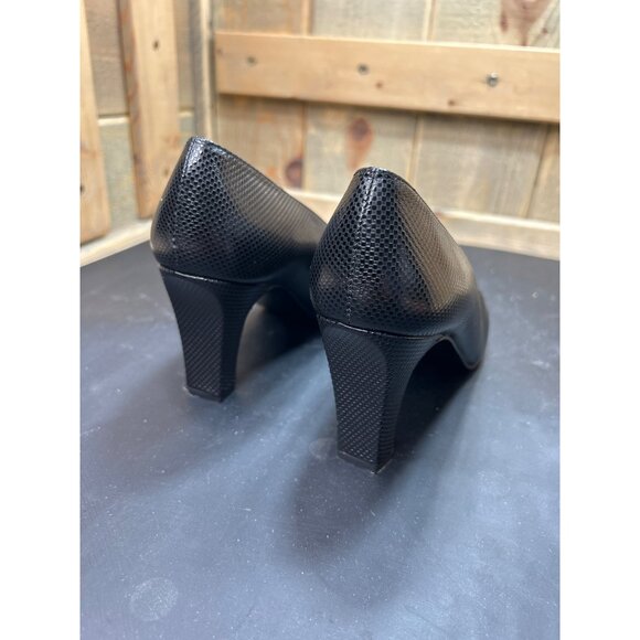 Stuart Weitzman Black Perforated Leather Pointed-Toe Pumps Size 7 B - Picture 5 of 9